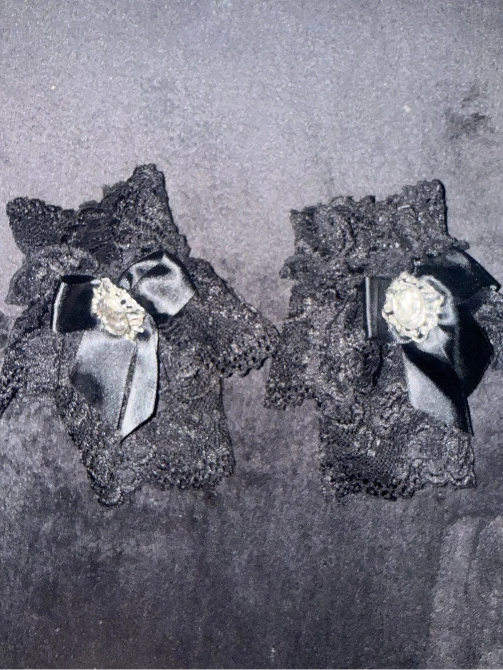 NWOT DOLLS KILL WIDOW DEEP WINTER SATIN BOW LACE GLOVES